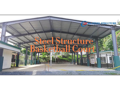 Basketballplatz mit Stahlkonstruktion