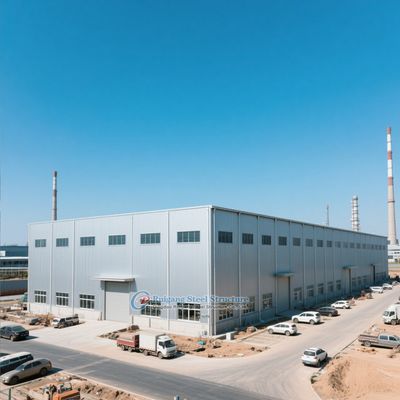 Kundenspezifisches vorgefertigtes Stahlkonstruktions-Lagergebäude mit isolierten Paneelen und Leichtstahl